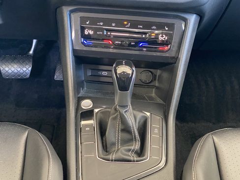 Certified 2022 Volkswagen Tiguan SE FWD image 8