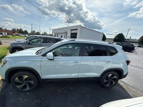 New 2026 Volkswagen Taos SE AWD/4WD image 5