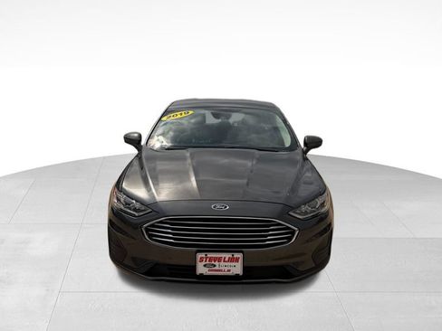 Used 2019 Ford Fusion SE FWD image 2