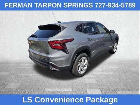 Used 2024 Chevrolet Trax LS w/ LS Convenience Package FWD image 8