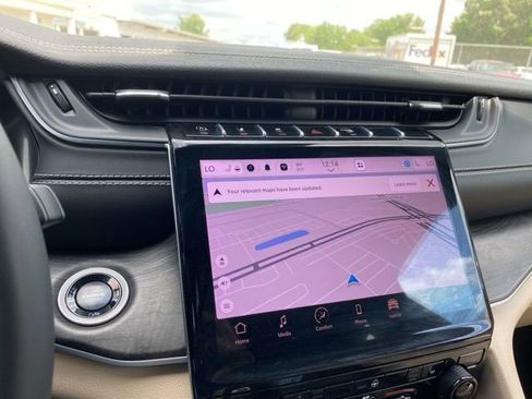 Used 2025 Jeep Grand Cherokee L Limited image 22