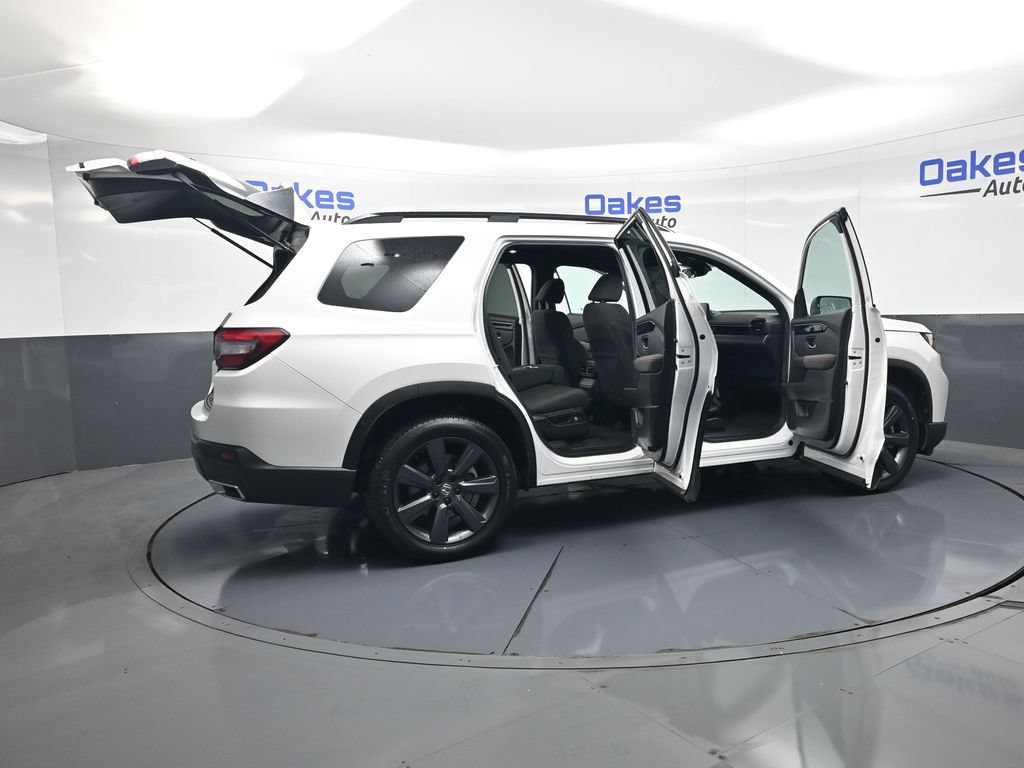 Used 2025 Honda Pilot Sport image 52
