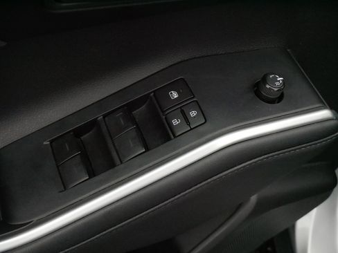 Used 2024 Toyota Highlander LE image 20