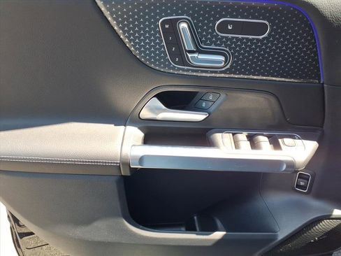 New 2025 Mercedes-Benz GLB 250 4MATIC image 13