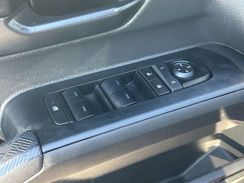 Used 2024 Toyota Tacoma SR5 AWD/4WD image 18