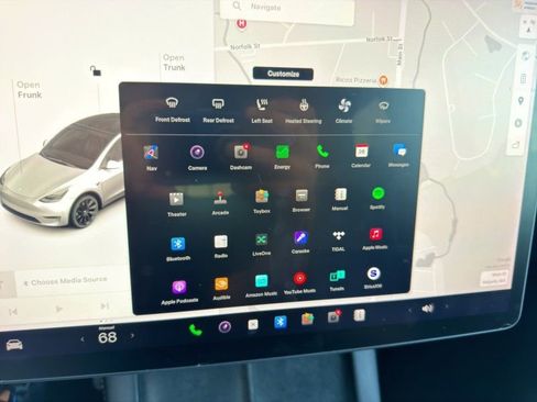 Used 2022 Tesla Model Y Long Range image 18