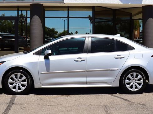 Used 2022 Toyota Corolla LE w/ Carpet Mat Package (TMS) FWD image 8