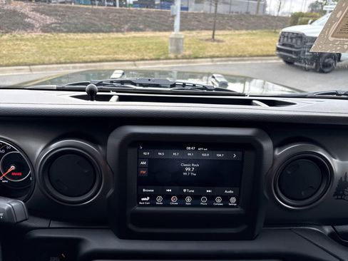 Certified 2023 Jeep Gladiator Sport image 28