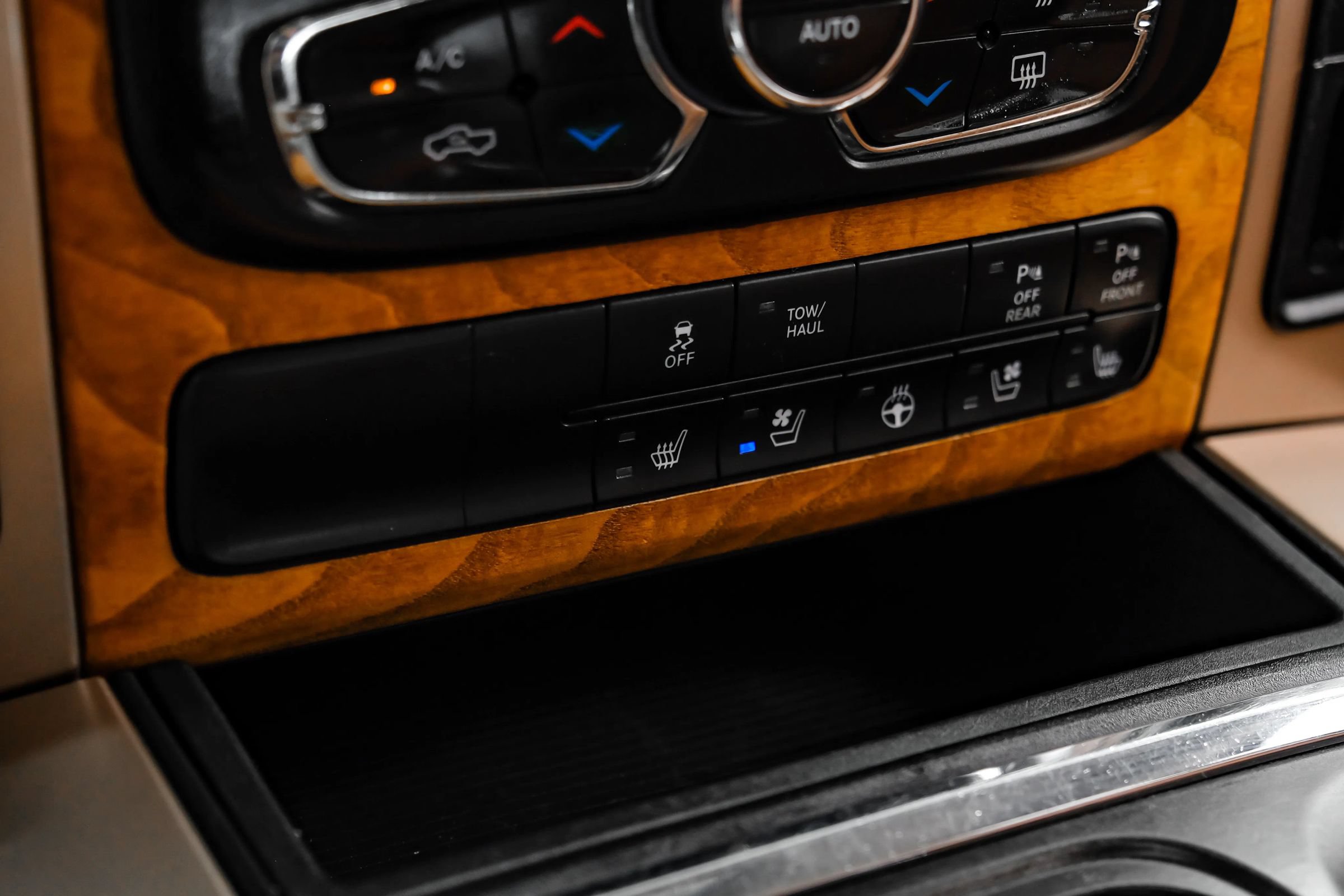 Used 2016 RAM 1500 Laramie Longhorn w/ Convenience Group AWD/4WD image 32