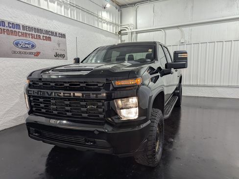Used 2023 Chevrolet Silverado 2500 Custom w/ Custom Convenience Package image 3