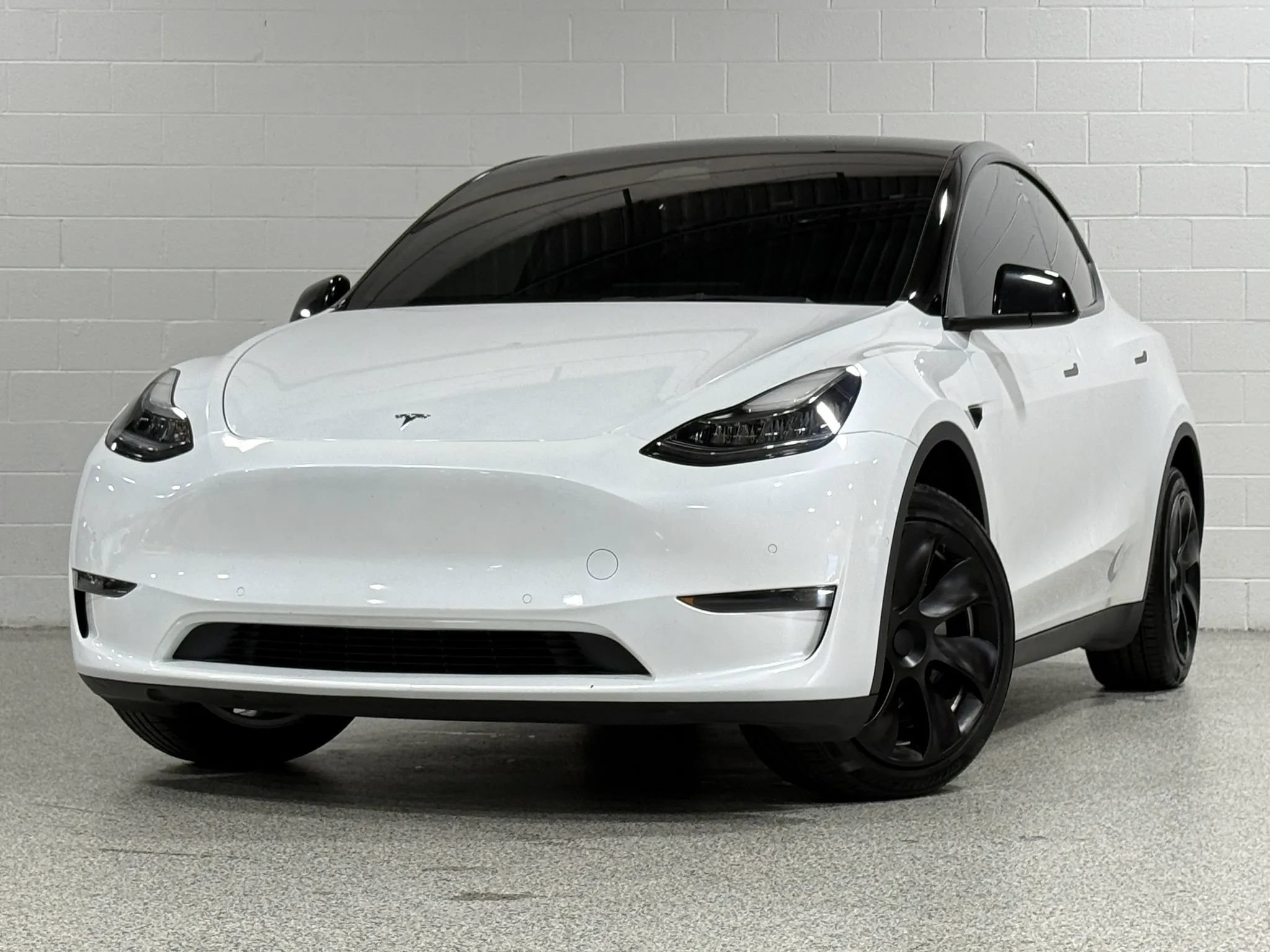 Used 2022 Tesla Model Y Long Range AWD/4WD image 2