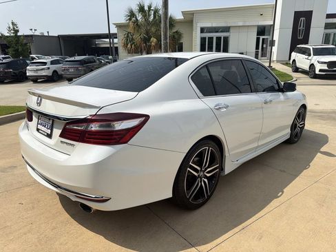 Used 2017 Honda Accord Sport image 7