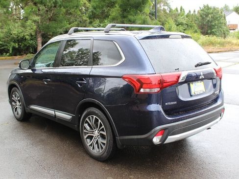 Used 2018 Mitsubishi Outlander GT AWD/4WD image 3