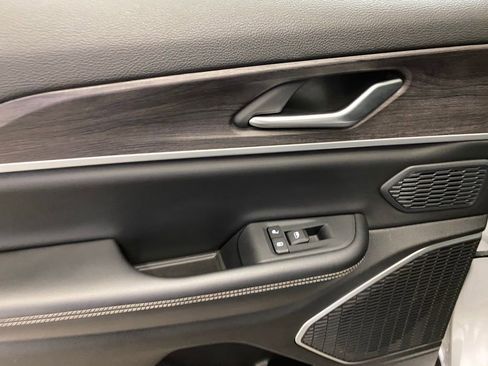 Used 2023 Jeep Grand Cherokee 4WD 4xe image 32