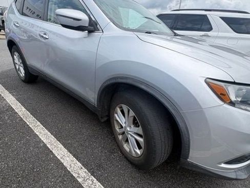 Used 2016 Nissan Rogue SV AWD/4WD image 3