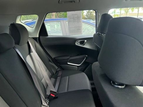 Certified 2025 Kia Soul LX w/ LX Technology Package FWD image 8