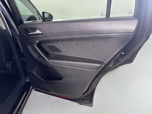 Used 2022 Volkswagen Tiguan SE FWD image 28
