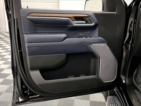 Used 2022 Chevrolet Silverado 1500 High Country w/ High Country Premium Package image 18