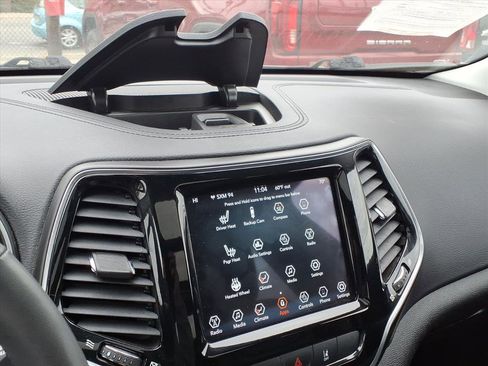 Used 2022 Jeep Cherokee Limited image 10