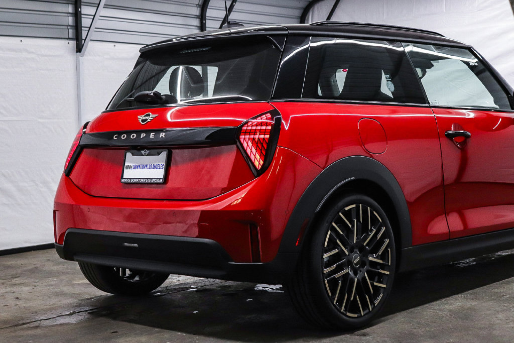 Used 2026 MINI Cooper 2-Door Hardtop FWD image 12