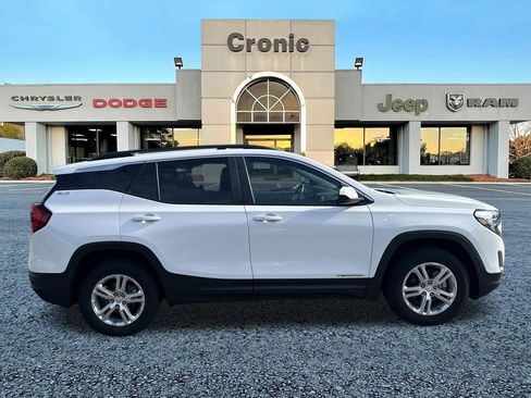 Used 2021 GMC Terrain SLE w/ Driver Convenience Package AWD/4WD image 2