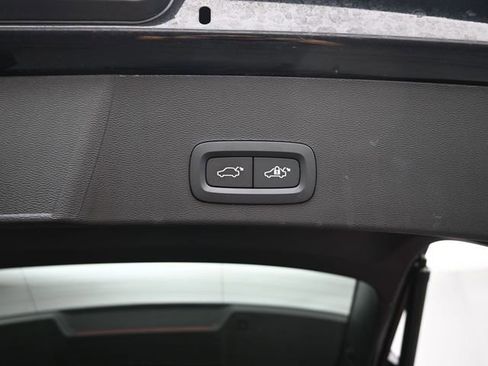 Used 2024 Volvo XC40 B5 Plus w/ Climate Package image 32