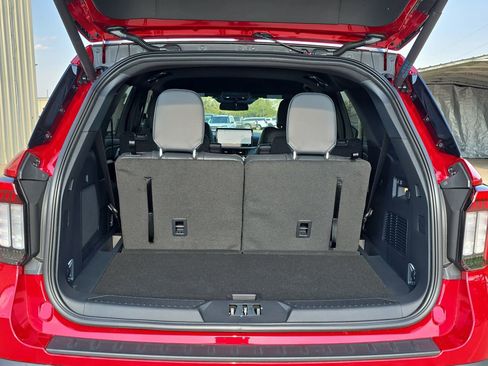 New 2026 Ford Explorer ST-Line w/ ST-Line Street Pack image 13
