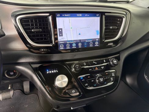 Used 2018 Chrysler Pacifica Touring Plus w/ S Appearance Package FWD image 15