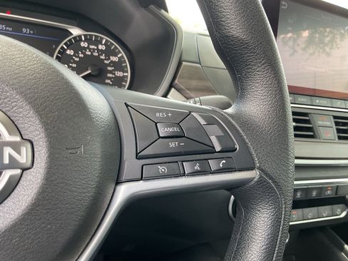 Used 2025 Nissan Altima 2.5 SV FWD image 29