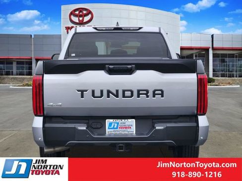 Used 2022 Toyota Tundra SR5 w/ SR5 Convenience Package AWD/4WD image 7