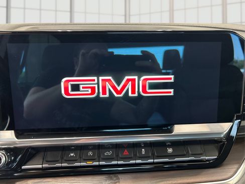 Used 2025 GMC Sierra 1500 SLT AWD/4WD image 12