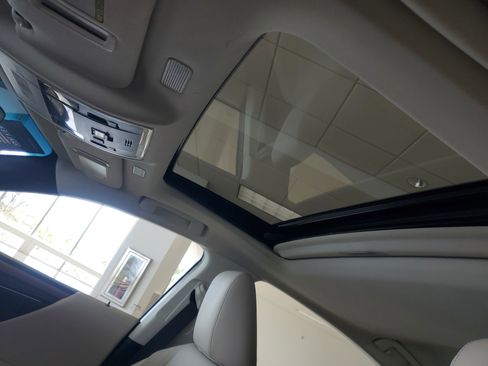 Used 2025 Lexus ES 350 w/ Premium Package image 23