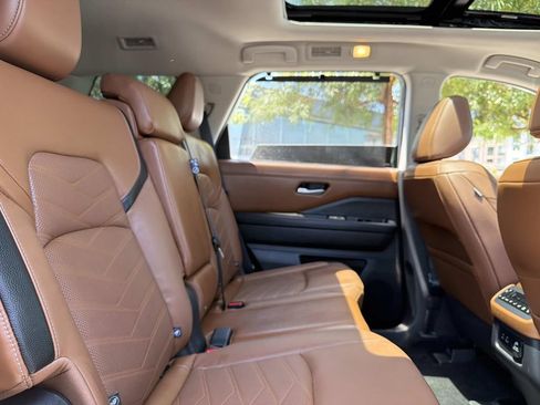Used 2022 Nissan Pathfinder Platinum w/ Cargo Package FWD image 20