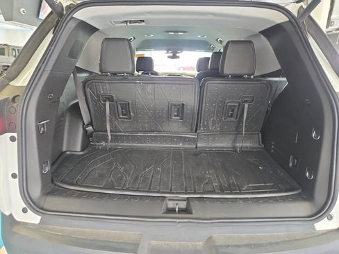 Used 2020 Chevrolet Traverse LT w/ LPO, Blackout Package AWD/4WD image 10