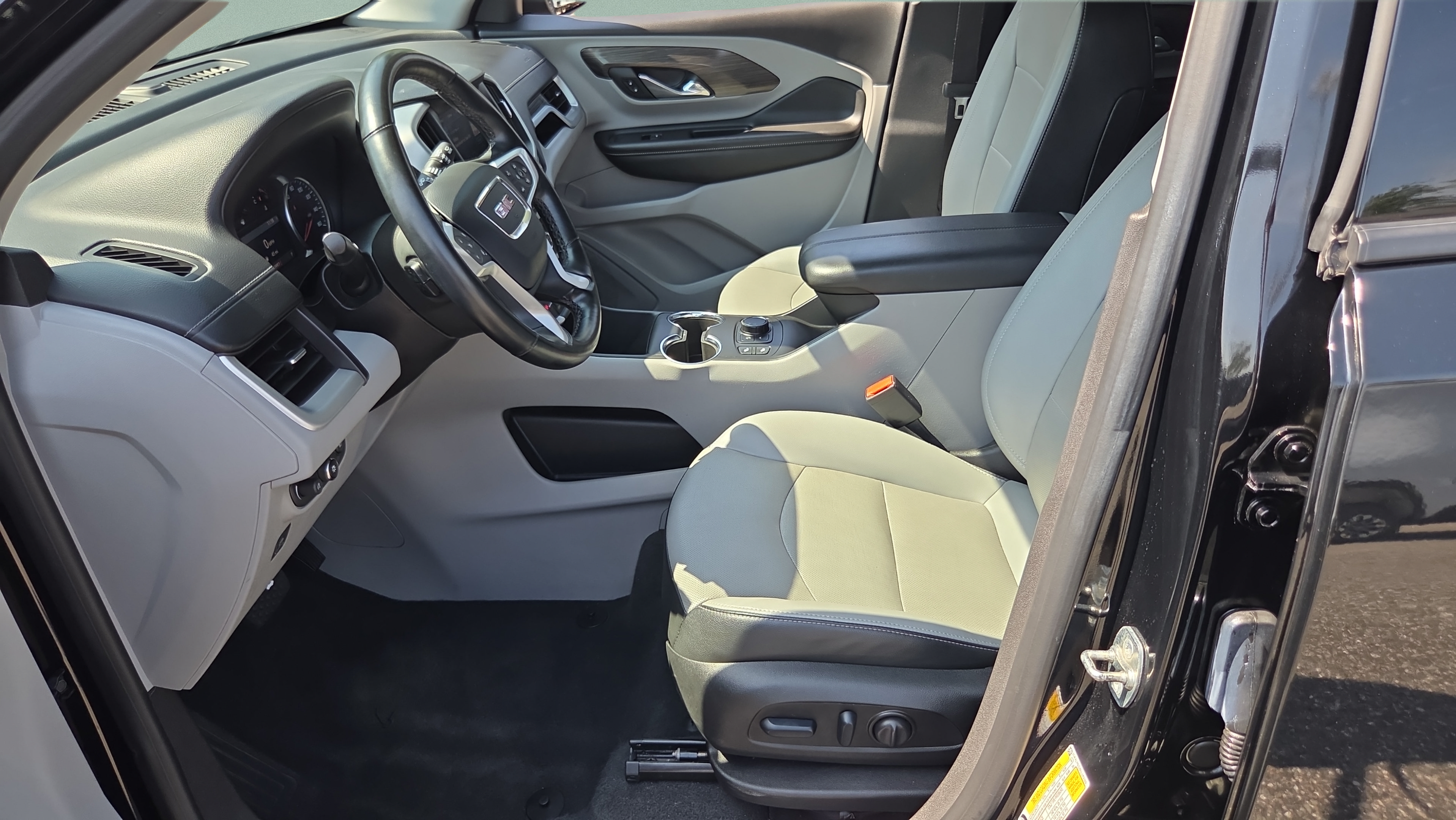 Certified 2024 GMC Terrain SLT FWD image 9