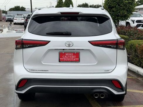 Used 2022 Toyota Highlander XSE FWD image 6