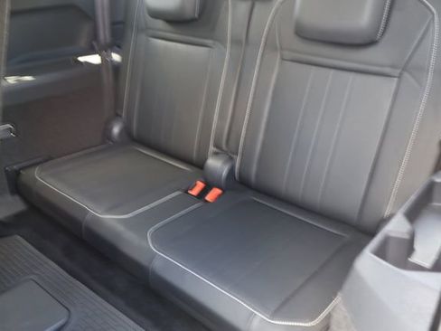 Certified 2022 Volkswagen Tiguan SE R-Line image 15