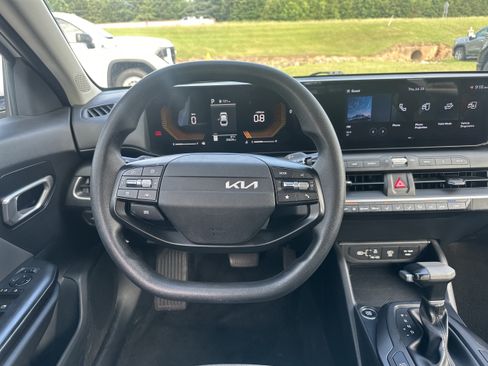 Used 2025 Kia K4 FWD image 23