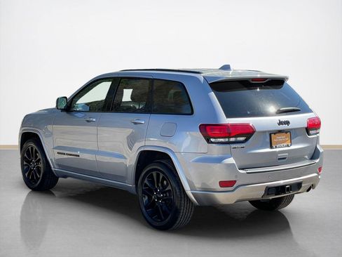 Used 2020 Jeep Grand Cherokee Altitude image 5