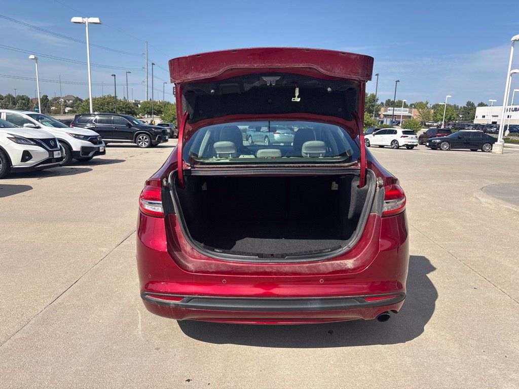 Used 2017 Ford Fusion SE w/ Fusion SE Technology Package FWD image 39