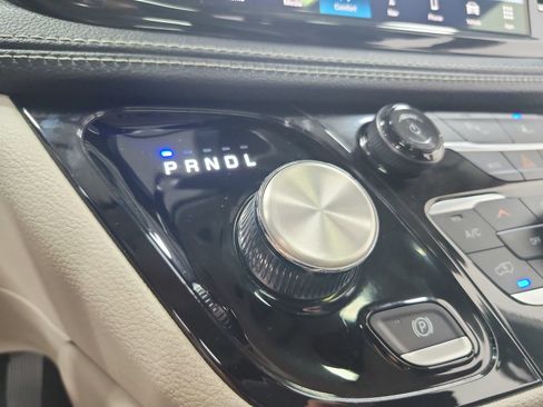 Used 2023 Chrysler Pacifica Limited FWD image 28
