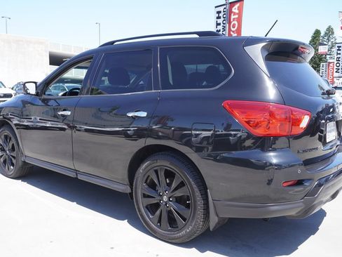 Used 2018 Nissan Pathfinder SL w/ Midnight Edition Package FWD image 5