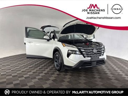 Used 2025 Nissan Rogue SV image 12