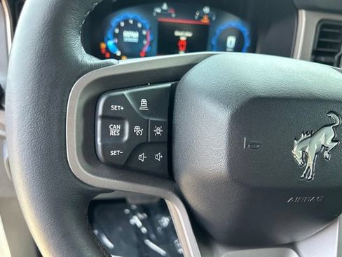 Used 2025 Ford Bronco Outer Banks AWD/4WD image 18