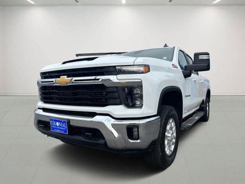 Used 2025 Chevrolet Silverado 2500 LT image 2