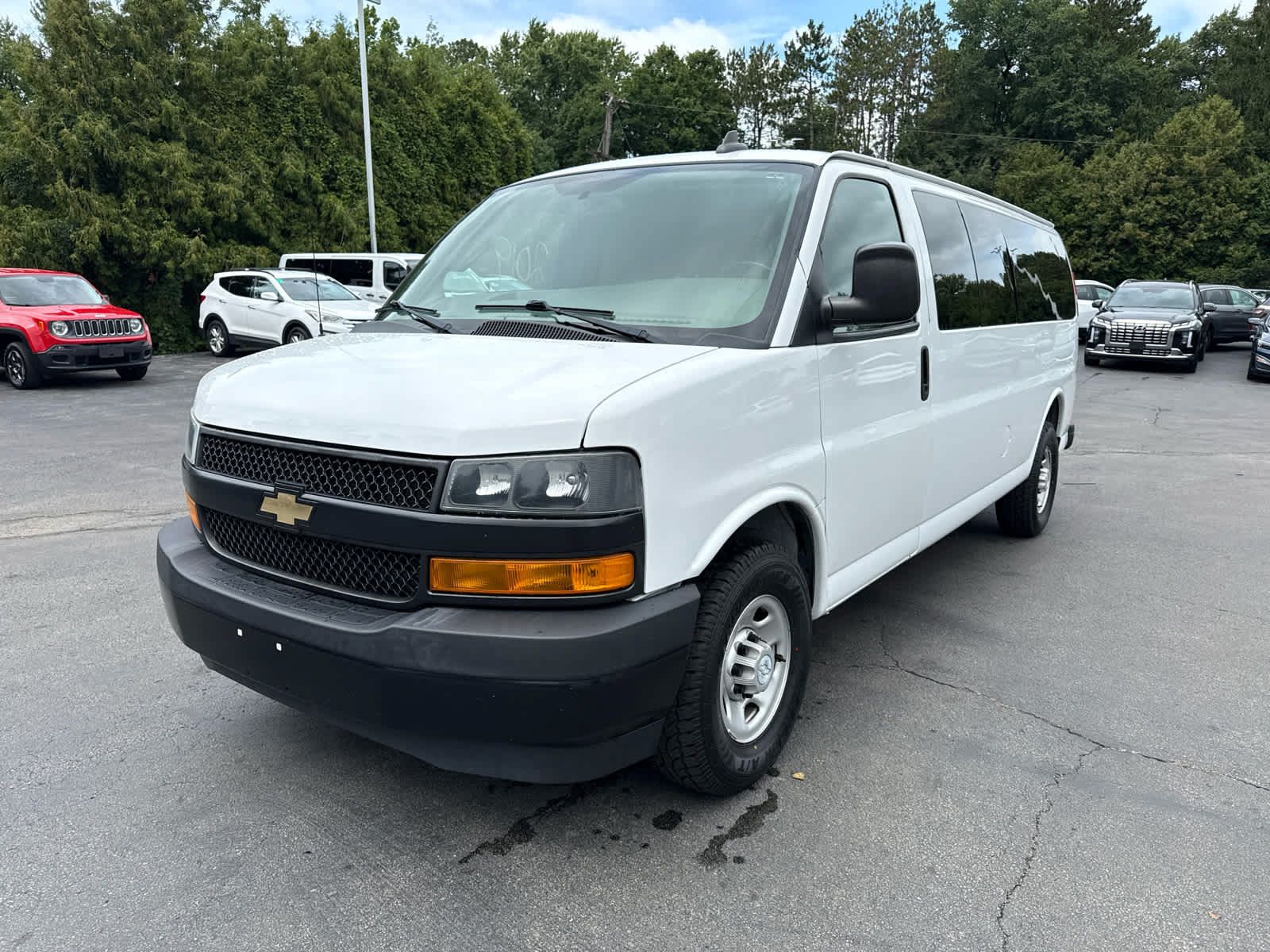 Used 2019 Chevrolet Express 3500 LS RWD image 7