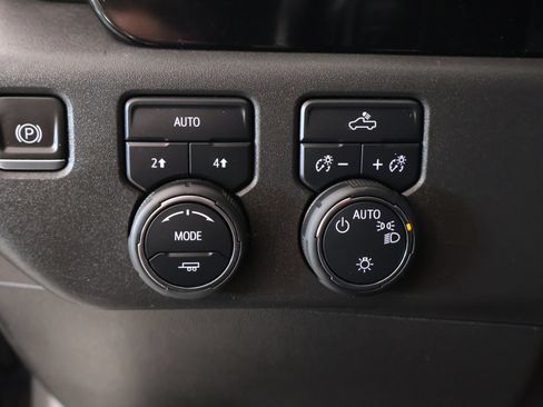 Used 2024 Chevrolet Silverado 1500 LT AWD/4WD image 8