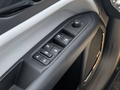 New 2026 Jeep Compass Limited w/ Sun, Sound & Navigation Group AWD/4WD image 20