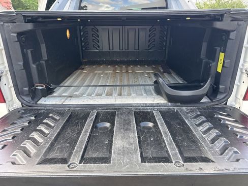 Used 2010 Chevrolet Avalanche LTZ RWD image 17