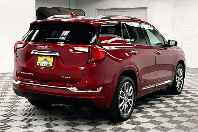 Used 2024 GMC Terrain Denali w/ Denali Premium Package AWD/4WD image 13